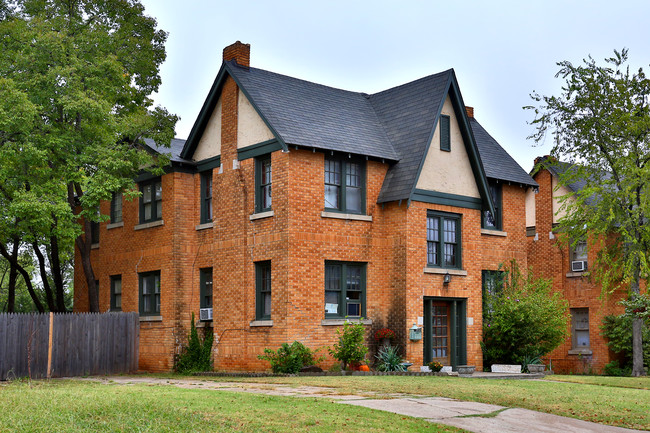 617-619 NW 28th in Oklahoma City, OK - Foto de edificio - Building Photo