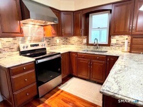 16 Clearview Dr in Woodbridge, CT - Building Photo - Building Photo