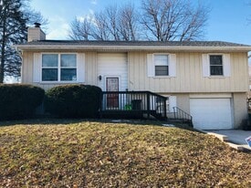 1015 Calumett Dr in Cedar Falls, IA - Building Photo