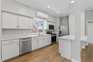 1520 Independence Way in Vista, CA - Building Photo