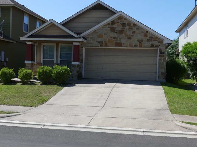 235 Hay Barn St in San Marcos, TX - Foto de edificio - Building Photo