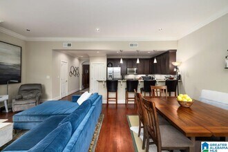 2936 Cahaba Village Pl in Mountain Brook, AL - Foto de edificio - Building Photo