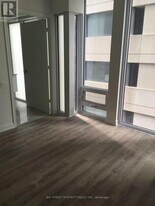 28 Wellesley St E in Toronto, ON - Building Photo