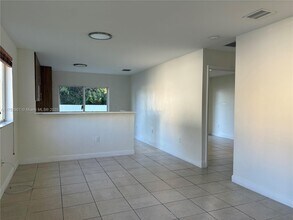 1320 NW 103rd St in Miami, FL - Building Photo - Building Photo