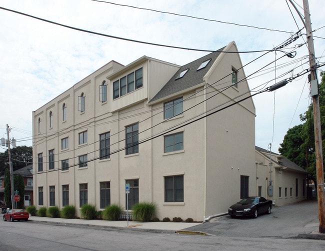 542 E Hector St in Conshohocken, PA - Foto de edificio - Building Photo