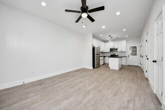 8015 Elbert St in Houston, TX - Building Photo - Building Photo