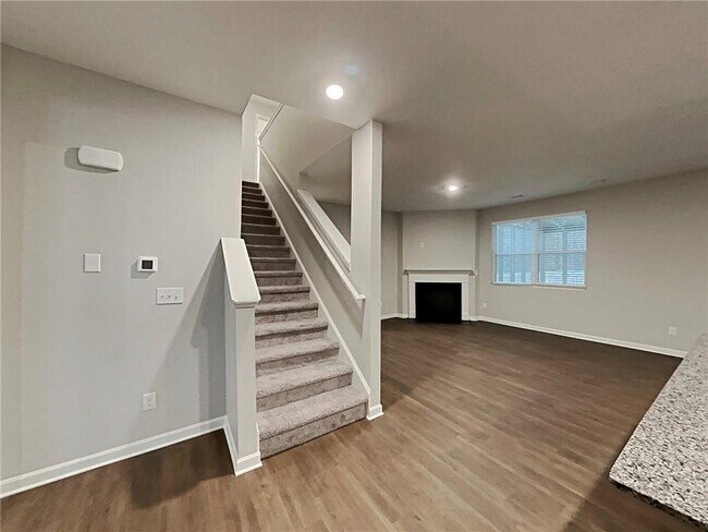 5745 Union Pointe Dr in Union City, GA - Building Photo - Building Photo
