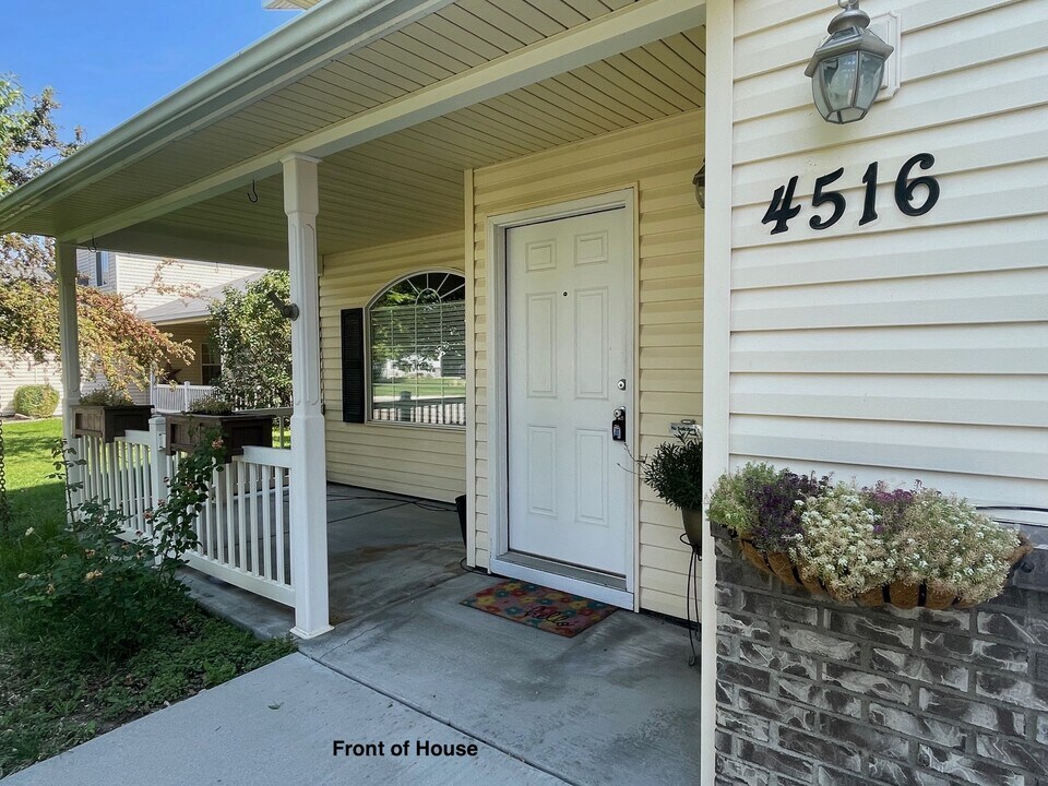 4516 S Santa Cruz Way in Boise, ID - Building Photo