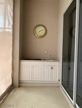 9053 Prosperity Way in Ft. Myers, FL - Foto de edificio - Building Photo