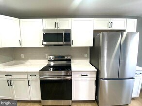 14 Blue Ribbon Ct in Gaithersburg, MD - Building Photo - Building Photo