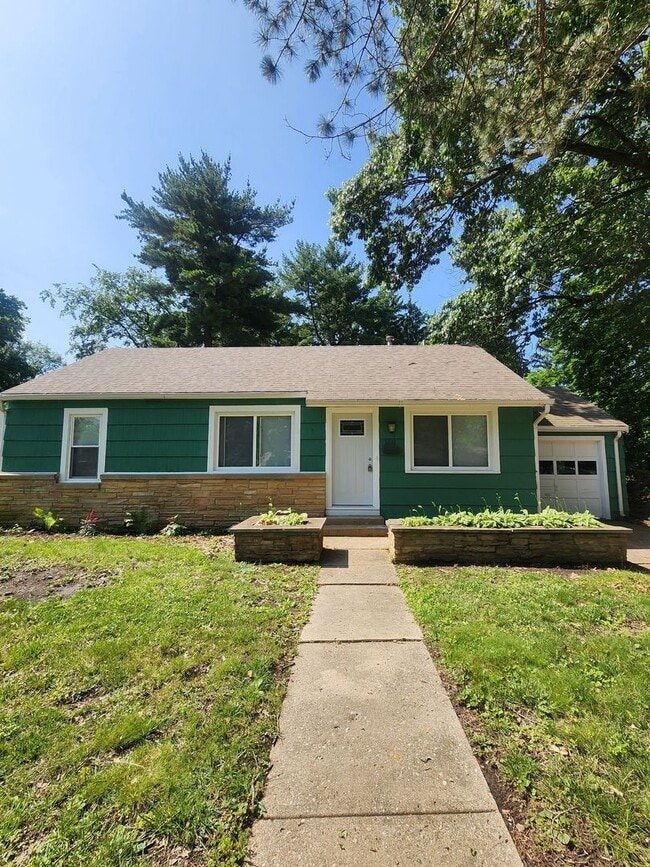 property at 1611 W White St