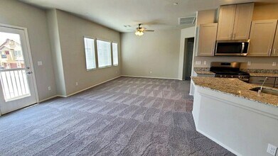 7520 Pink Moon St in North Las Vegas, NV - Foto de edificio - Building Photo