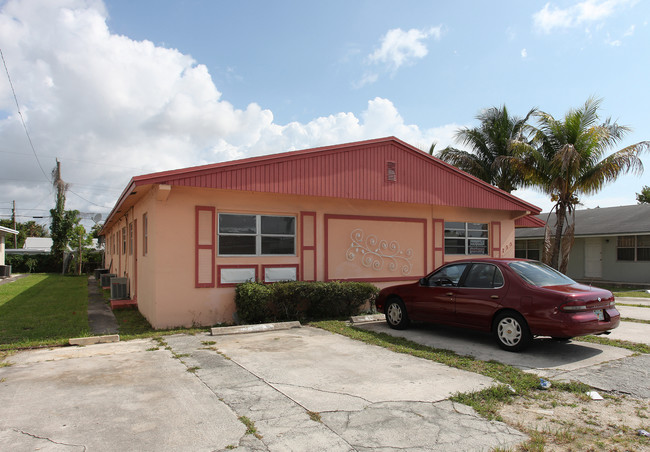 735 NE 13th Ct in Fort Lauderdale, FL - Building Photo - Building Photo