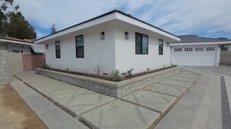 12412 Lambert Cir in Garden Grove, CA - Building Photo