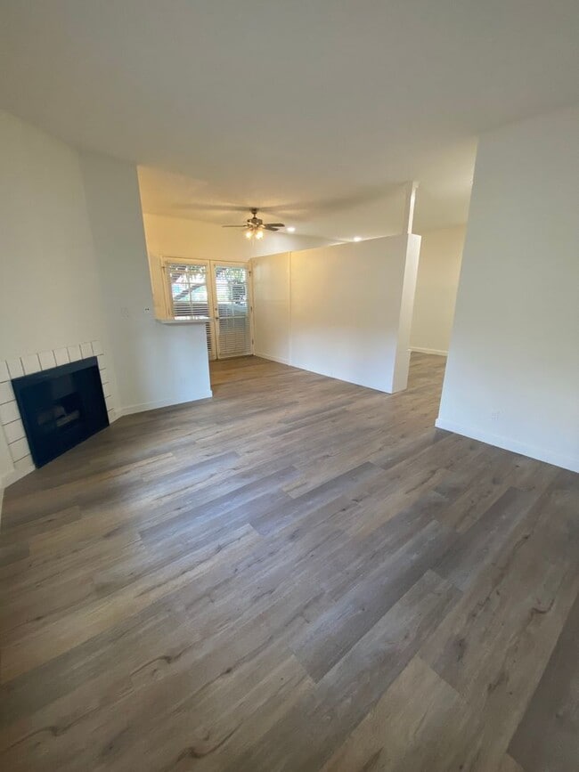 12142 Oxnard St, Unit 01 in Los Angeles, CA - Building Photo - Building Photo