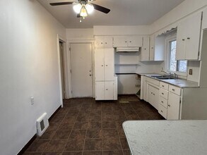 952 Markham St in Flint, MI - Building Photo - Building Photo