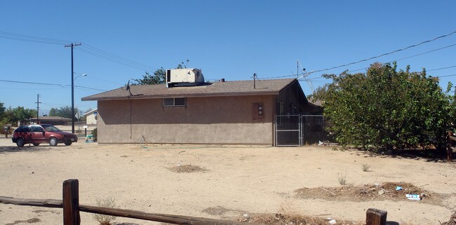 15870 Calgo Ln in Victorville, CA - Foto de edificio - Building Photo