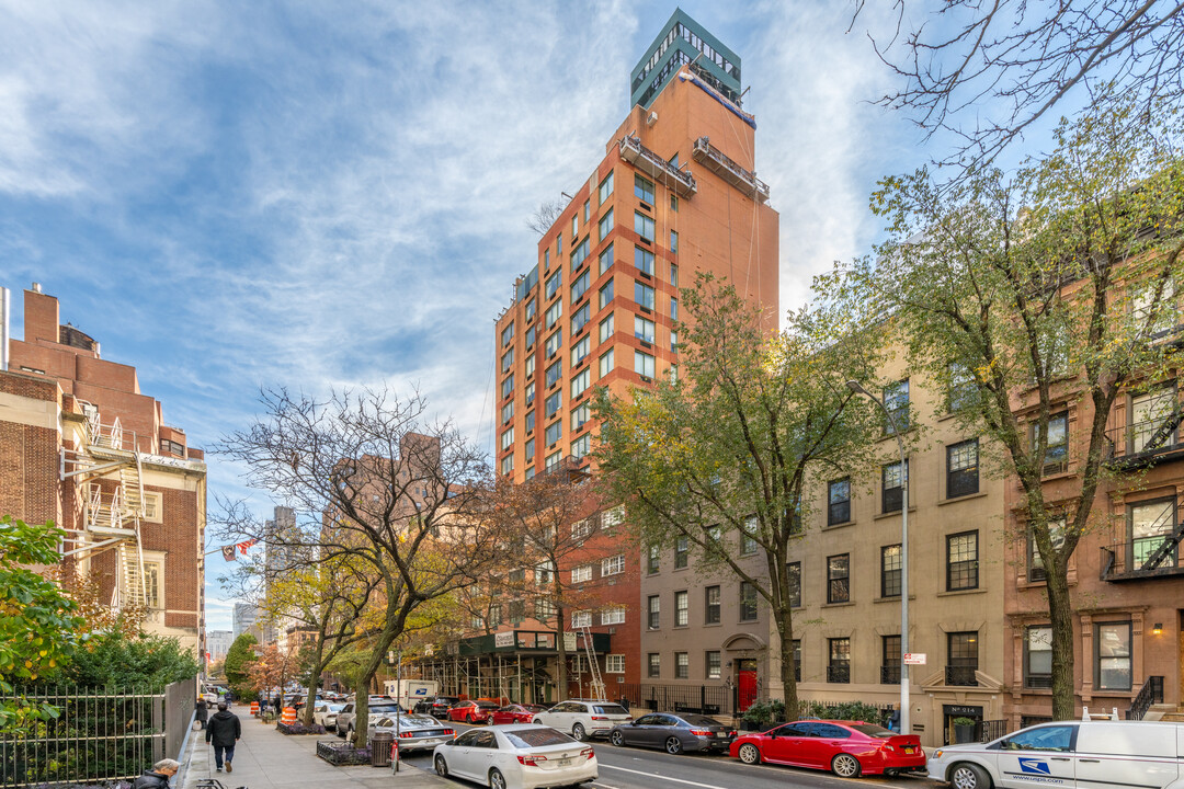 220 East 70th Street in New York, NY - Foto de edificio