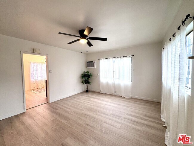 1540 W 60th St in Los Angeles, CA - Building Photo - Building Photo