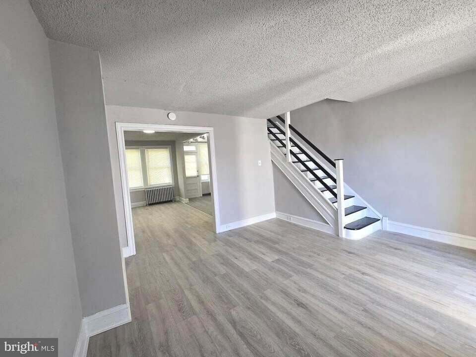 2642 S 67th St in Philadelphia, PA - Building Photo