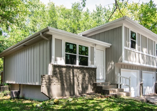 property at 1512 E Leona St