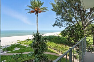 2011 Gulf Shore Blvd N in Naples, FL - Building Photo - Building Photo