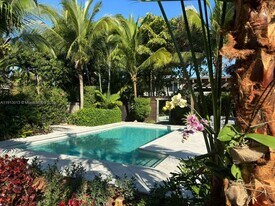 863 NE 90th St in Miami, FL - Building Photo