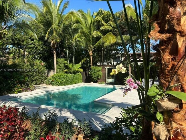 property at 863 NE 90th St