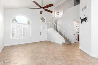 7217 W Crest Ln in Glendale, AZ - Building Photo - Building Photo
