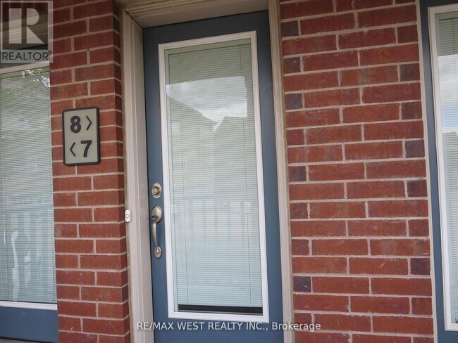 5615 Oscar Peterson Blvd in Mississauga, ON - Building Photo - Building Photo