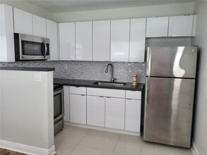 35 NE 13th St, Unit 2 in Fort Lauderdale, FL - Building Photo - Building Photo