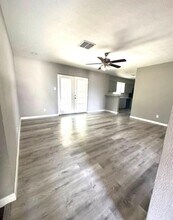 13806 Hollypark Dr in Houston, TX - Foto de edificio - Building Photo