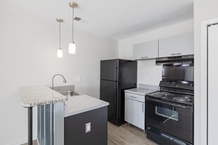 Center Street Place in Royal Oak, MI - Building Photo