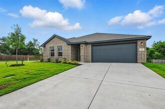 1401 Quail Crk Dr in Cleburne, TX - Foto de edificio - Building Photo