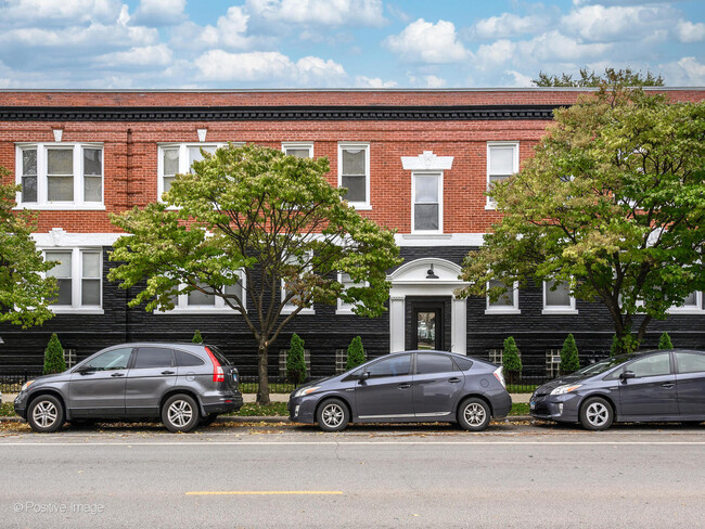 5321 N Damen Ave in Chicago, IL - Foto de edificio - Building Photo