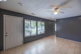 27530 Stromberg Ct in Hayward, CA - Building Photo - Building Photo