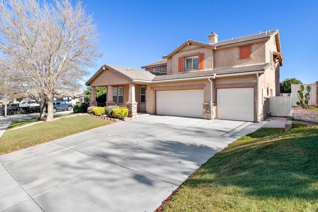 38442 Wakefield Pl in Palmdale, CA - Foto de edificio - Building Photo