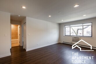 6970 N Sheridan Rd, Unit 421 in Chicago, IL - Building Photo - Building Photo