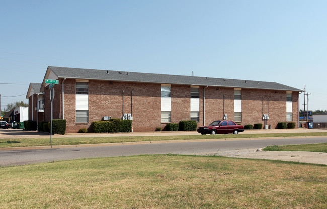 Blackwelder Arms Apartments in Oklahoma City, OK - Building Photo - Building Photo