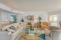 5700 NE Island Cove Way in Stuart, FL - Foto de edificio - Building Photo