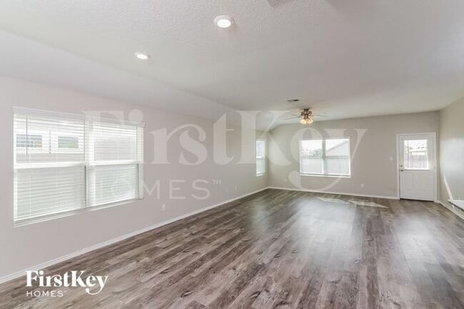 8434 Lamus Wheel in San Antonio, TX - Building Photo - Building Photo
