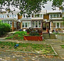 321 E Roosevelt Blvd in Philadelphia, PA - Building Photo