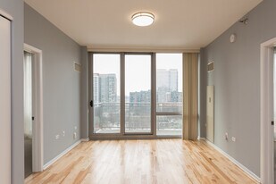 1 E 8th St, Unit 1003 in Chicago, IL - Building Photo