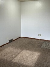 108 Westwood Dr in Marshalltown, IA - Foto de edificio - Building Photo