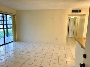 9384 S Belfort Cir in Tamarac, FL - Building Photo - Building Photo