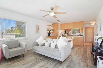 6675 Mission Gorge Rd, Unit A215 in San Diego, CA - Foto de edificio - Building Photo