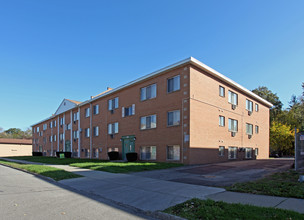 Burgess Manor Apartments in Detroit, MI - Building Photo - Building Photo