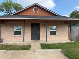306 W 23rd St in Bryan, TX - Building Photo
