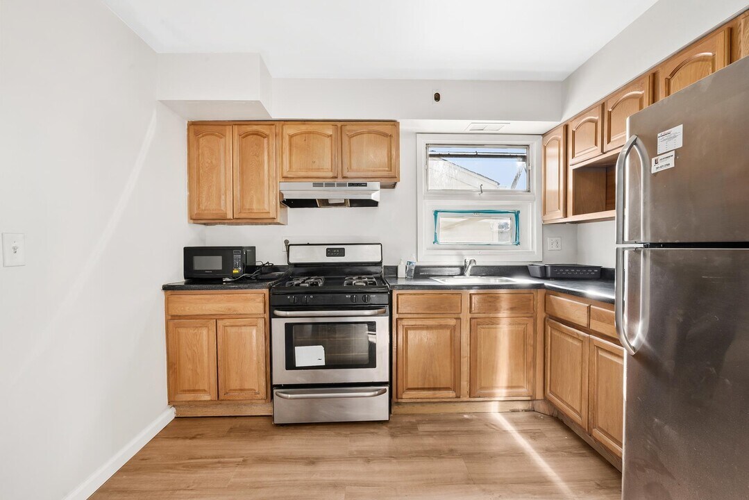 81 Van Wagenen Ave in Jersey City, NJ - Building Photo