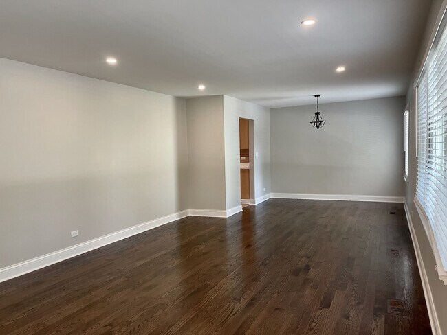 185 Carthage Ln in Hoffman Estates, IL - Building Photo - Building Photo